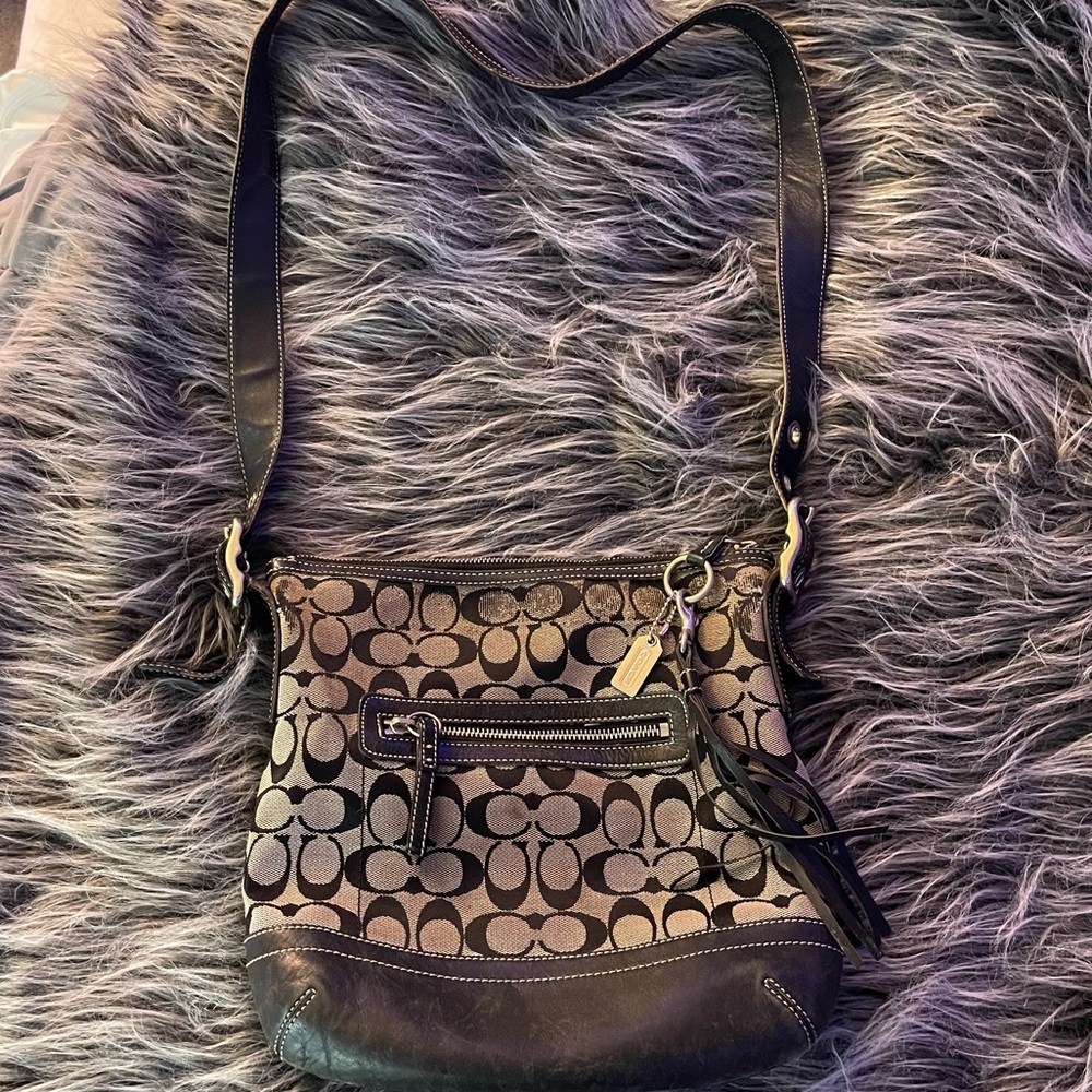 Vintage Crossbody Coach Purse 🖤